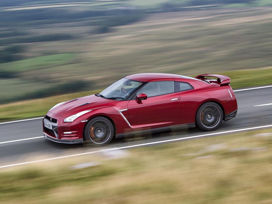  Nissan GT-R 2014 года  (UK) (фото 18 из 19)